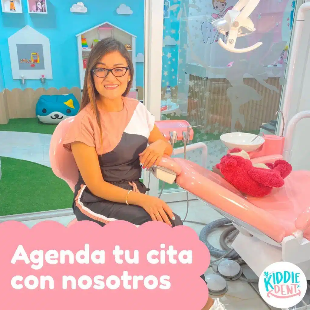 odontopediatra invitando a agendar una cita con ella