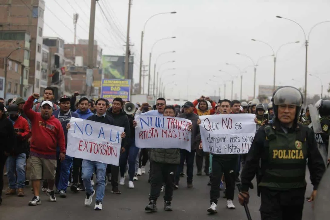 Protesta a la vista, los camiones se detienen, !Pero las grúas no!